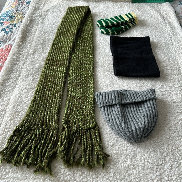 Neck Warmer scarf, mittens, and Zara hat - Picture 2 of 10